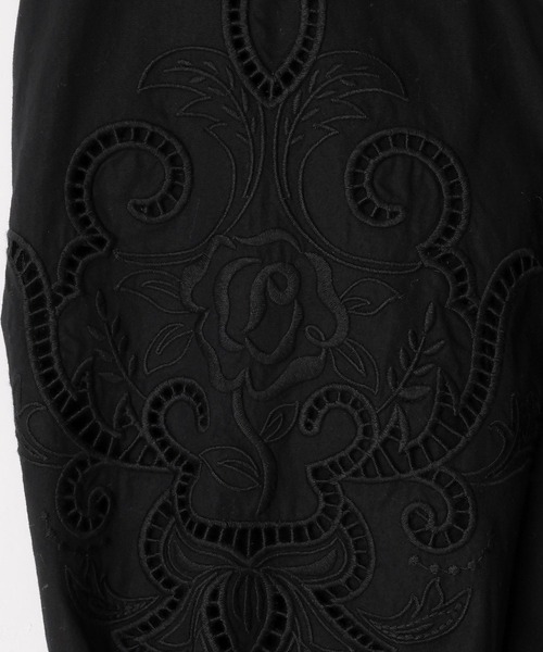 LOWRYS FARM（ローリーズファーム）の「カットワークレースブラウス 638504（シャツ/ブラウス・レディース・ブラック/ライトブルー/ホワイト・FREE）」の4枚目の写真