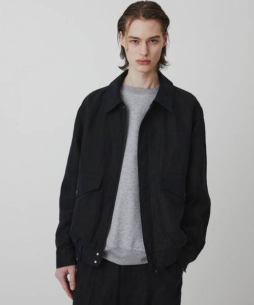 UNITED TOKYO（ユナイテッドトウキョウ）の「【数量限定】HEMP SUEDE フライトジップブルゾン　｜SETUP可能（ブルゾン・メンズ・ダークグレー/ブラック・1/2）」の2枚目の写真