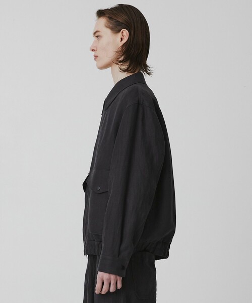 UNITED TOKYO（ユナイテッドトウキョウ）の「【数量限定】HEMP SUEDE フライトジップブルゾン　｜SETUP可能（ブルゾン・メンズ・ダークグレー/ブラック・1/2）」の13枚目の写真