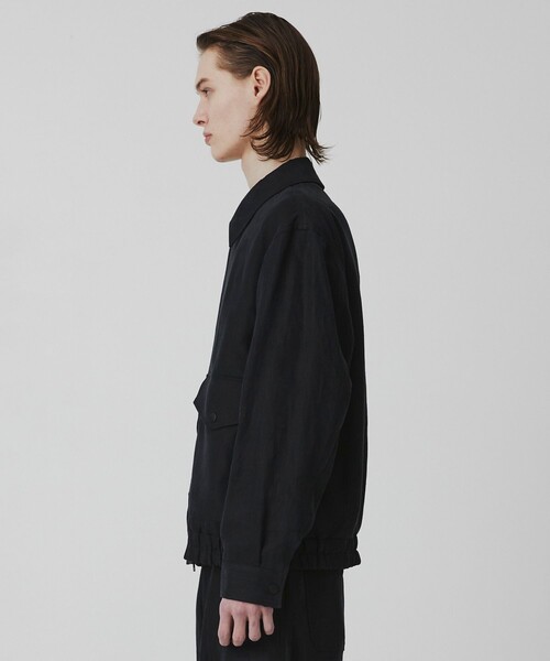 UNITED TOKYO（ユナイテッドトウキョウ）の「【数量限定】HEMP SUEDE フライトジップブルゾン　｜SETUP可能（ブルゾン・メンズ・ダークグレー/ブラック・1/2）」の18枚目の写真