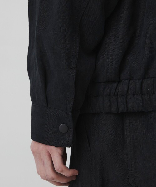 UNITED TOKYO（ユナイテッドトウキョウ）の「【数量限定】HEMP SUEDE フライトジップブルゾン　｜SETUP可能（ブルゾン・メンズ・ダークグレー/ブラック・1/2）」の7枚目の写真