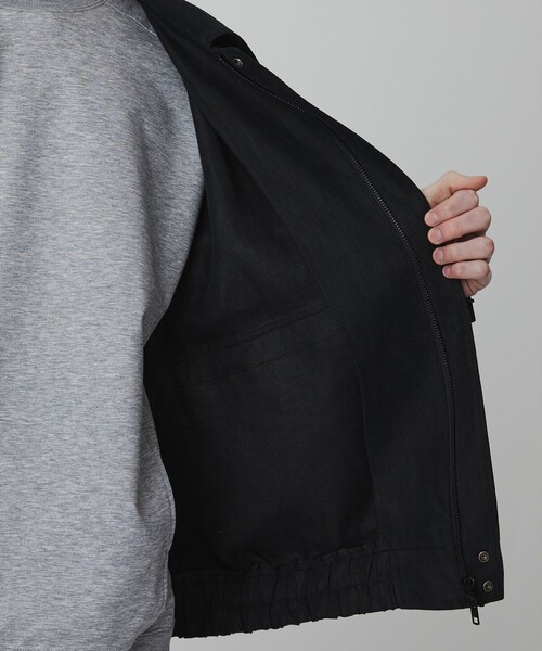 UNITED TOKYO（ユナイテッドトウキョウ）の「【数量限定】HEMP SUEDE フライトジップブルゾン　｜SETUP可能（ブルゾン・メンズ・ダークグレー/ブラック・1/2）」の9枚目の写真
