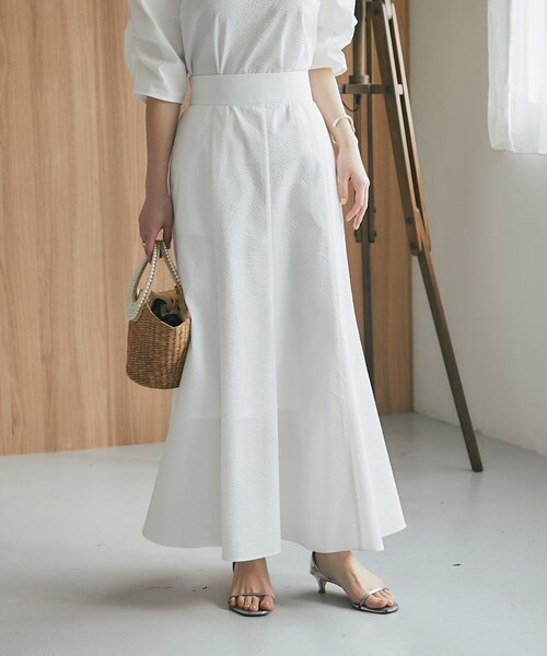 La boutique BonBon（ラブティックボンボン）の「【接触冷感・涼しくて美シルエット】サッカーマーメイドマキシスカート（スカート・レディース・サックスブルー/ブラック/ホワイト・38/36）」の4枚目の写真