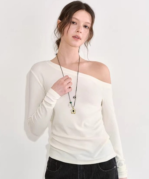 Fano Studios(ファノ ストゥディオズ)の「シンプル アシンメトリー オフショルダートップス FX26S223【Fano Studios】【2026SS】(Tシャツ/カットソー・レディース・ホワイト/ブラック・M/L/S)」の20枚目の写真