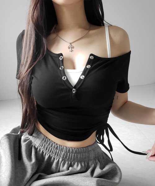 me+em select(ミームセレクト)の「【 2点セット 】ヘンリーネックサイドリボン半袖ぴちTシャツ / Henley neck side ribbon short-sleeve pichi T-shirt(Tシャツ/カットソー・レディース・ホワイト/グレー/ブラック・FREE)」の4枚目の写真