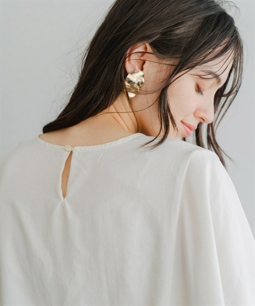Maison INNESS(メゾンアイネス)の「ドライワッシャー立体フォルムブラウス(シャツ/ブラウス・レディース・モカ/チャコール/オフホワイト・5L~6L/3L~4L/L~LL/S~M)」の8枚目の写真