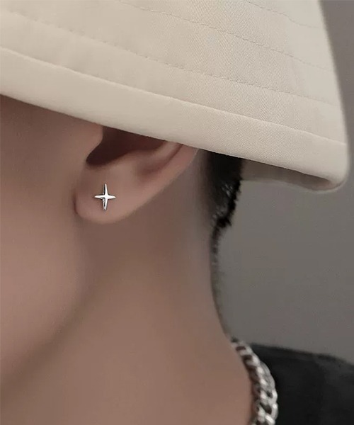 WARAIJOGO(ワライジョウゴ)の「スターピアス / 星ピアス シルバー 両耳用 ユニセックス 韓国系 Y2K 古着MIX シンプルピアス(DAY)(ピアス(両耳用)・メンズ・シルバー・FREE)」の1枚目の写真