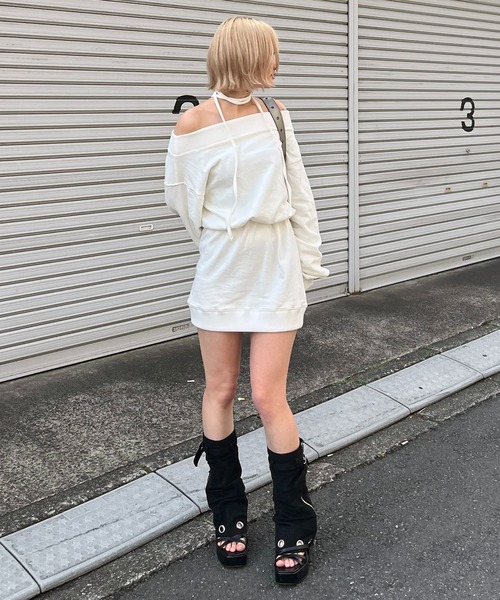 SPIRALGIRL(スパイラルガール)の「ピグメントオフショルワンピース(ワンピース・レディース・ブラック/グレー/オフホワイト・FREE)」の6枚目の写真