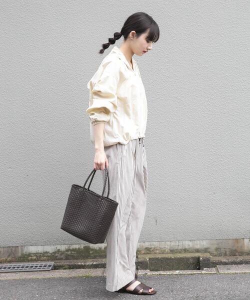 ITEMS URBANRESEARCH(アイテムズ アーバンリサーチ)の「『UVカット/撥水』アノラックフーディーブルゾン(ブルゾン・レディース・ホワイト系その他/キャメル/ブラック・FREE)」の8枚目の写真