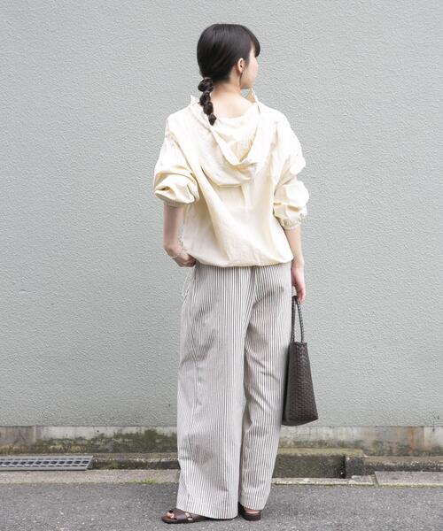 ITEMS URBANRESEARCH(アイテムズ アーバンリサーチ)の「『UVカット/撥水』アノラックフーディーブルゾン(ブルゾン・レディース・ホワイト系その他/キャメル/ブラック・FREE)」の9枚目の写真