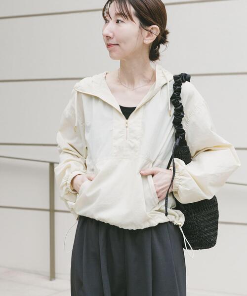 ITEMS URBANRESEARCH(アイテムズ アーバンリサーチ)の「『UVカット/撥水』アノラックフーディーブルゾン(ブルゾン・レディース・ホワイト系その他/キャメル/ブラック・FREE)」の10枚目の写真