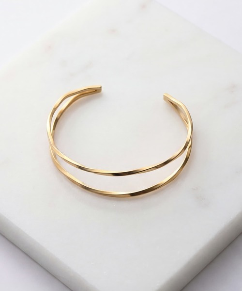 STYLE DELI（スタイルデリ）の「【DELI by】ツイストラインバングルブレスレット（バングル/リストバンド・レディース・ゴールド・FREE）」の5枚目の写真