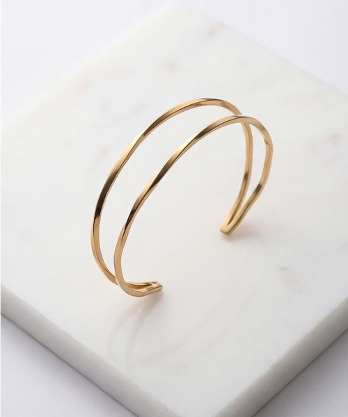 STYLE DELI（スタイルデリ）の「【DELI by】ツイストラインバングルブレスレット（バングル/リストバンド・レディース・ゴールド・FREE）」の6枚目の写真
