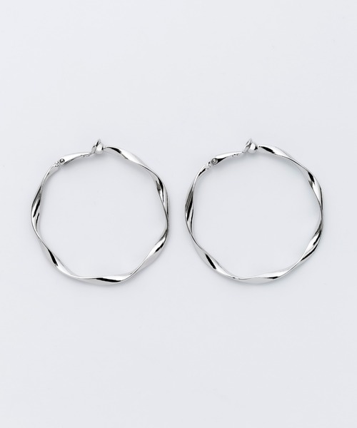 ciite' surgical stainless(シーテサージカルステンレス)の「【金属アレルギー対応】 ねじれフープイヤリング (両耳用) サージカルステンレス(イヤリング・レディース・シルバー/ゴールド・FREE)」の5枚目の写真