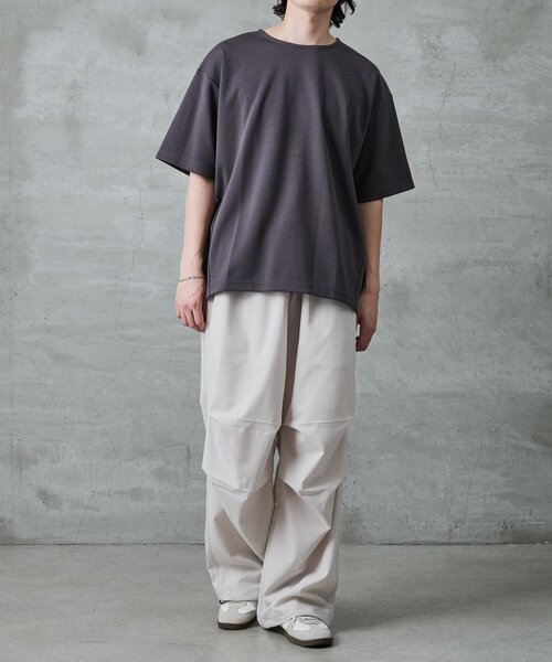 COLONY 2139(コロニートゥーワンスリーナイン)の「エンザイムダンボールラウンドヘム半袖Tシャツ(Tシャツ/カットソー・メンズ・チャコールグレー/ホワイト/ブラック・LARGE/MEDIUM)」の21枚目の写真