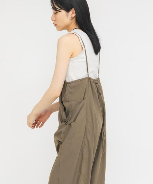 KBF(ケイビーエフ)の「ポケットディティールキャミサロペット(その他パンツ・レディース・ベージュ/ブラウン/ブラック・ONE)」の13枚目の写真
