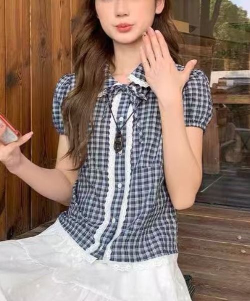 Achic(アシック)の「チェック柄ショットスリーブブラウス(Tシャツ/カットソー・レディース・ホワイト/ネイビー・M)」の5枚目の写真