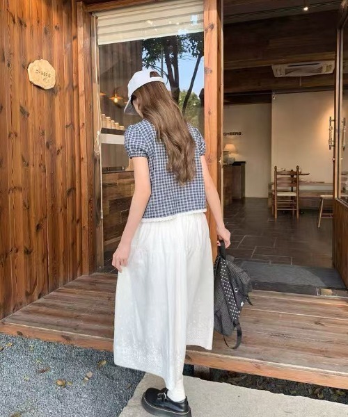 Achic(アシック)の「チェック柄ショットスリーブブラウス(Tシャツ/カットソー・レディース・ホワイト/ネイビー・M)」の6枚目の写真