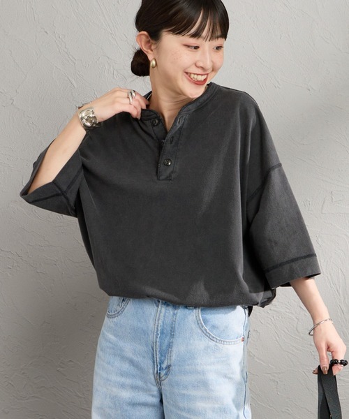 Healthknit（ヘルスニット）の「[HEALTHKNIT/ヘルスニット] 別注 ビックシルエット ヘンリーネックTシャツ（Tシャツ/カットソー・レディース・ベージュ/オートミール/ブラック・M/L/XL）」の2枚目の写真