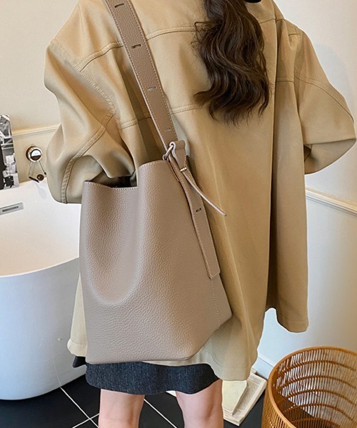 Miniministore(ミニミニストア)の「大容量トートバッグ ミニポーチ付き 上品(トートバッグ・レディース・ダークブラウン/ブラウン/グレイッシュベージュ/ブラック/キャメル・FREE)」の4枚目の写真