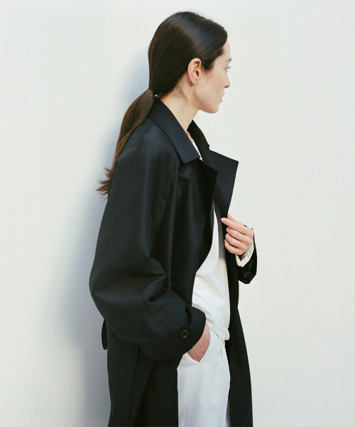 BLANKROOM HER(ブランクルームウーマン)の「ラングトレンチコート_BLACK SILK(トレンチコート・レディース・その他・ONE)」の2枚目の写真