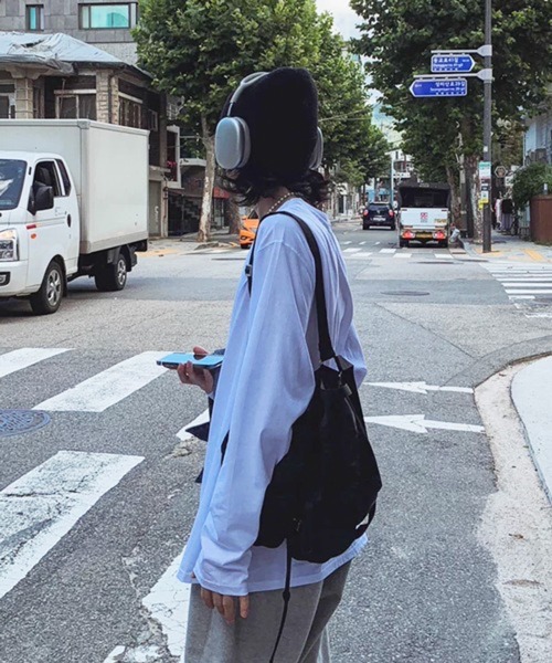 NOWLE(ノウル)の「【NOWLE】ルーズシルエット クルーネック ロングスリーブTシャツ / 無地 ロンT(Tシャツ/カットソー・メンズ・ブラック/ホワイト・LARGE/X-LARGE/MEDIUM/SMALL)」の6枚目の写真