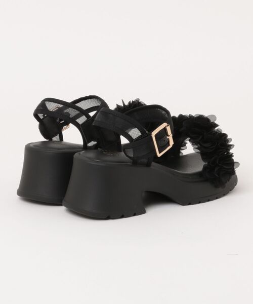 tocco closet(トッコ クローゼット)の「フラワーフリル付きシアーストラップサンダル(サンダル・レディース・オフホワイト/ブラック/グレー・L/M/S)」の20枚目の写真