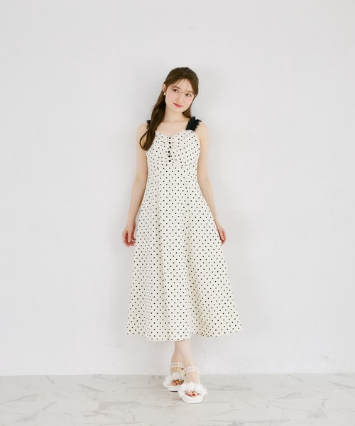 tocco closet(トッコ クローゼット)の「フラワーフリル付きシアーストラップサンダル(サンダル・レディース・オフホワイト/ブラック/グレー・L/M/S)」の22枚目の写真