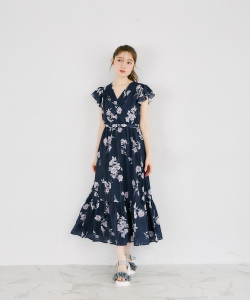 tocco closet(トッコ クローゼット)の「フラワーフリル付きシアーストラップサンダル(サンダル・レディース・オフホワイト/ブラック/グレー・L/M/S)」の4枚目の写真