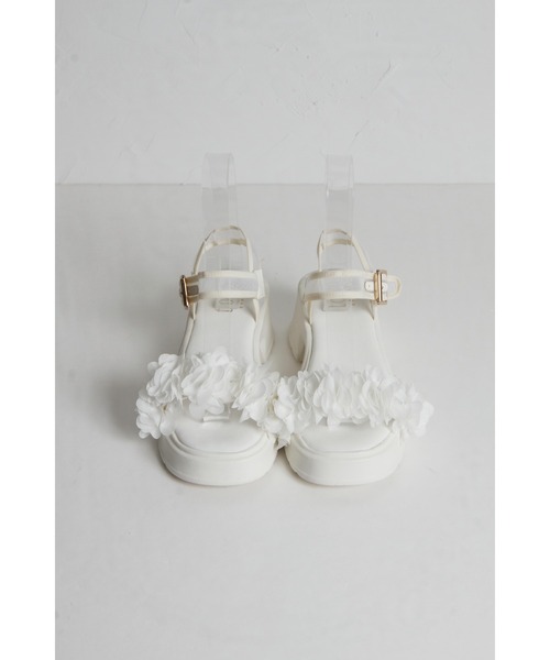 tocco closet(トッコ クローゼット)の「フラワーフリル付きシアーストラップサンダル(サンダル・レディース・オフホワイト/ブラック/グレー・L/M/S)」の10枚目の写真