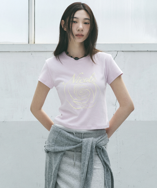 NICK&NICOLE(ニックアンドニコール)の「ROSE LETTERING CROPPED TOP_PINK(Tシャツ/カットソー・レディース・その他・FREE)」の3枚目の写真