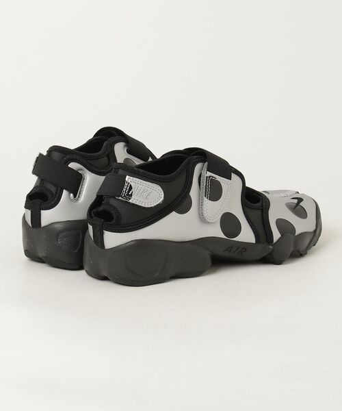 NIKE（ナイキ）の「NIKE/ナイキ WS ｴｱ ﾘﾌﾄ（サンダル・レディース・シルバー・26cm/23cm/24cm/25cm）」の2枚目の写真