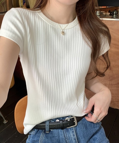 LAFFMO(ラフモ)の「クルーネックリブTシャツ(Tシャツ/カットソー・レディース・ブラック/ベージュ/ホワイト・M/L)」の4枚目の写真