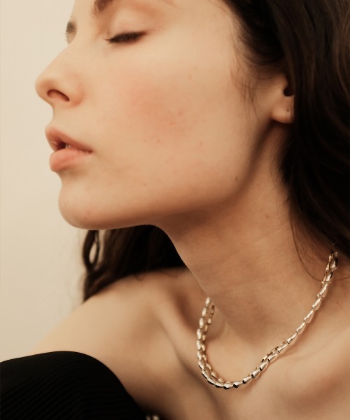 Fauvirame（フォーヴィレイム）の「【Fauvirame】26SS新作 Souffle Beads Tane Gold Neckless / スフレビーズタネゴールドネックレス（ネックレス・レディース・GOLD・ONE SIZE）」の2枚目の写真