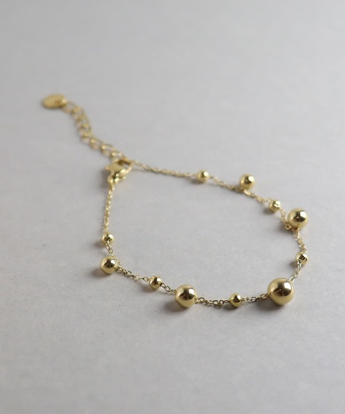 ieLS(イエルズ)の「金属アレルギー対応「ieLS」ステンレス ボールモチーフ ブレスレット(ブレスレット・レディース・ゴールド/シルバー・ONE SIZE)」の3枚目の写真