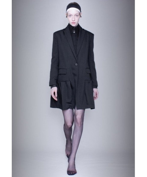 GURTWEIN( ガーウィン)の「Ruffle-skirt hemmed single breasted long jacket(その他アウター・レディース・ブラック・36)」の2枚目の写真