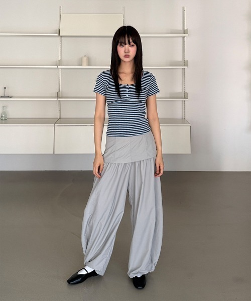 4INT.(フォイント)の「【レイヤード風】ナイロン スカート バルーン ワイド パンツ(その他パンツ・レディース・ブラック/グレー・M/S)」の13枚目の写真