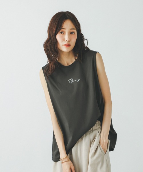 GLOBAL WORK(グローバルワーク)の「リッチクリーンプリントノースリーブ/806448(Tシャツ/カットソー・レディース・スミクロ/オフホワイト/グレイッシュベージュ・LARGE/MEDIUM)」の1枚目の写真