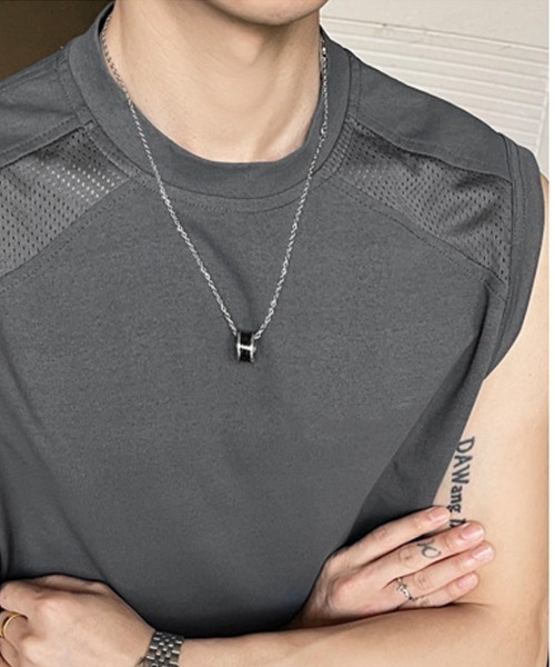 CLOTHY(クロシィ)の「【インナー使いやトレーニングにも◎】メンズ 速乾 肩メッシュ ノースリーブ Tシャツ(タンクトップ・メンズ・ブラック/グレー/オフホワイト・LARGE/MEDIUM)」の5枚目の写真
