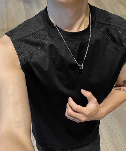 CLOTHY(クロシィ)の「【インナー使いやトレーニングにも◎】メンズ 速乾 肩メッシュ ノースリーブ Tシャツ(タンクトップ・メンズ・ブラック/グレー/オフホワイト・LARGE/MEDIUM)」の7枚目の写真