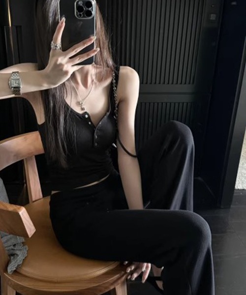 meJane(ミージェーン)の「フロントスナップボタン ヘンリーネックタンクトップ(タンクトップ・レディース・チャコールグレー/ダークオレンジ/ブラック/ホワイト・FREE)」の8枚目の写真