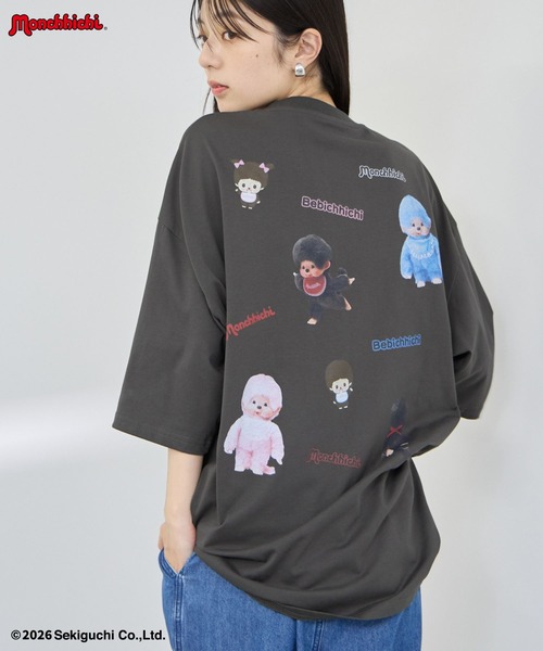 Mac-House(マックハウス)の「【 Monchhichi / モンチッチ 】モンチッチ &べびちっち ルーズTシャツ アクリルキーホルダー付き(Tシャツ/カットソー・レディース・ベージュ/ピンク/チャコール・FREE)」の1枚目の写真