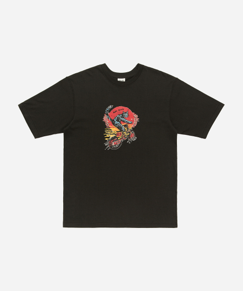 MODNINE(モディナイン)の「Sun Down - Oversized T-Shirt Black(Tシャツ/カットソー・メンズ・その他・SMALL/MEDIUM/LARGE/X-LARGE)」の1枚目の写真