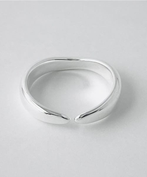 NOEL(ノエル)の「Slight Wave Ring #064 フリーサイズリング(リング・レディース・シルバー・FREE)」の4枚目の写真