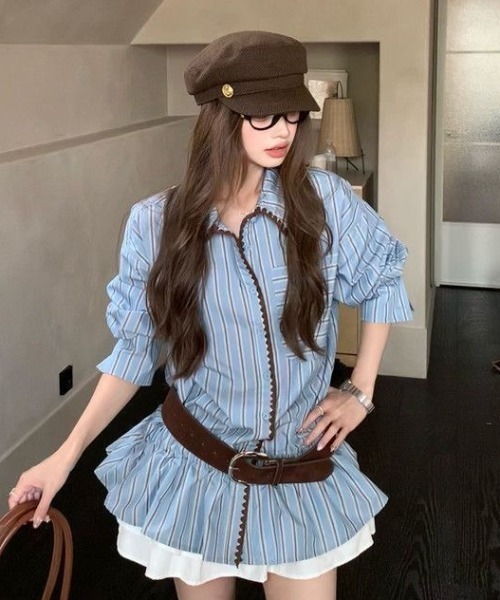 AVYL(アヴィル)の「ストライプフリルチュニックシャツ(シャツ/ブラウス・レディース・ブルー・M)」の1枚目の写真
