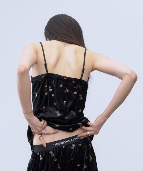 THINGS THAT MATTER(シングス ザット マター)の「STICKER PRINT VELOUR CAMISOLE / ステッカー プリント ベロア キャミソール(キャミソール・レディース・ブラック×レッド/ブラック×イエロー・FREE)」の7枚目の写真