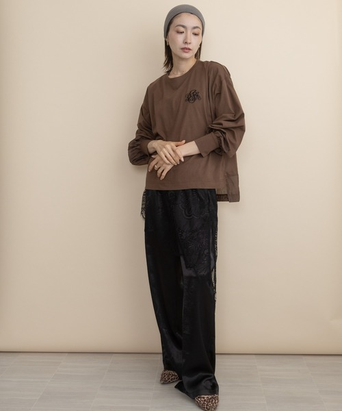 lodie(ロディ)の「胸ロゴモチーフ 異素材コンビ ロンT(Tシャツ/カットソー・レディース・ブラウン/ベージュ/チャコールグレー/ブラック・FREE)」の6枚目の写真