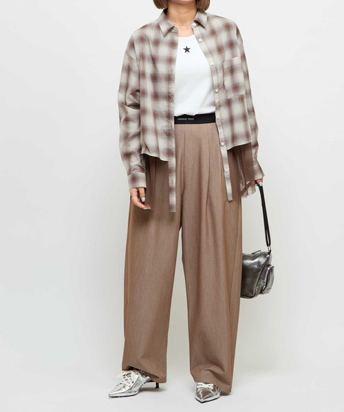 CONVERSE TOKYO(コンバーストウキョウ)の「WAIST LOGO WIDE SLACKS PANTS(スラックス・レディース・ブラック/ベージュ/グレー・FREE)」の13枚目の写真
