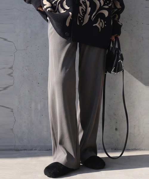 antiqua(アンティカ)の「シュッと美 ワイド ストレート パンツ(その他パンツ・レディース・パープル/ブラック/レッド/グレー/ブルー/ライム/アイボリー/ブラウン系その他/ネイビー/グレイッシュベージュ・C/LARGE/MEDIUM)」の4枚目の写真