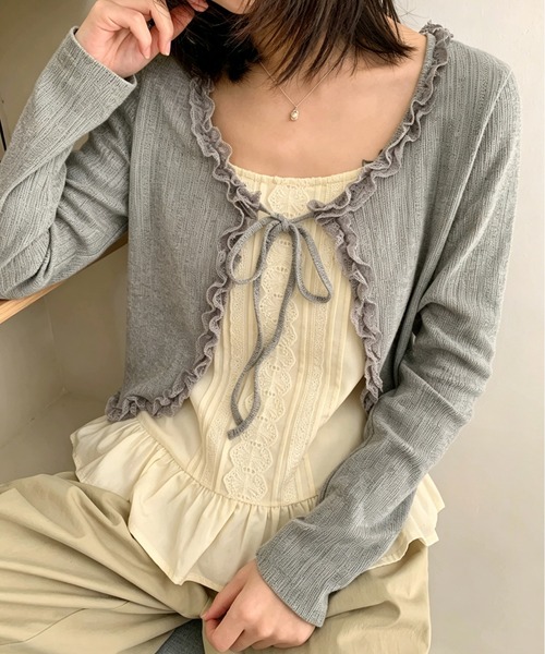 GEMEDA（ジェメダ）の「可愛いセットアップ/ギャザーデザインカーディガン×キャミソール（セットアップ・レディース・グレー/ブラック・M）」の4枚目の写真